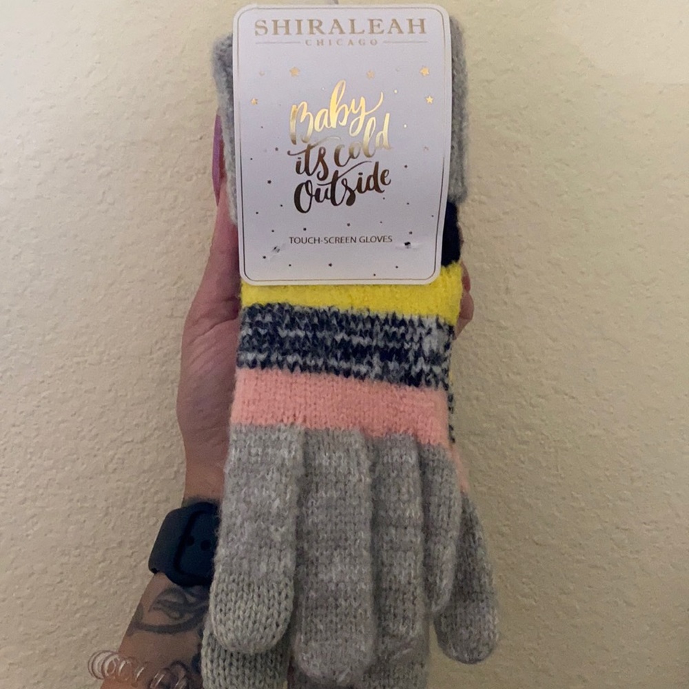 Touchscreen gloves